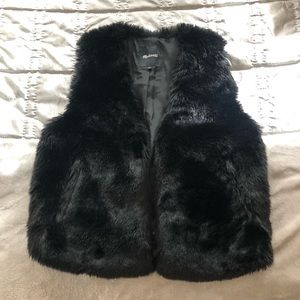 Madewell Black Faux Fur Vest – Cozy, Chic, Excellent Condition